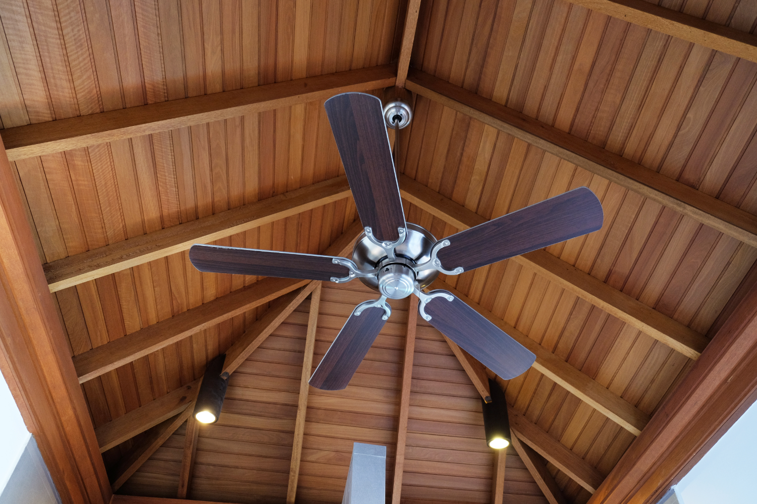 Mastering Year-Round Comfort: A Guide to Optimizing Ceiling Fan Blade Speed and Direction